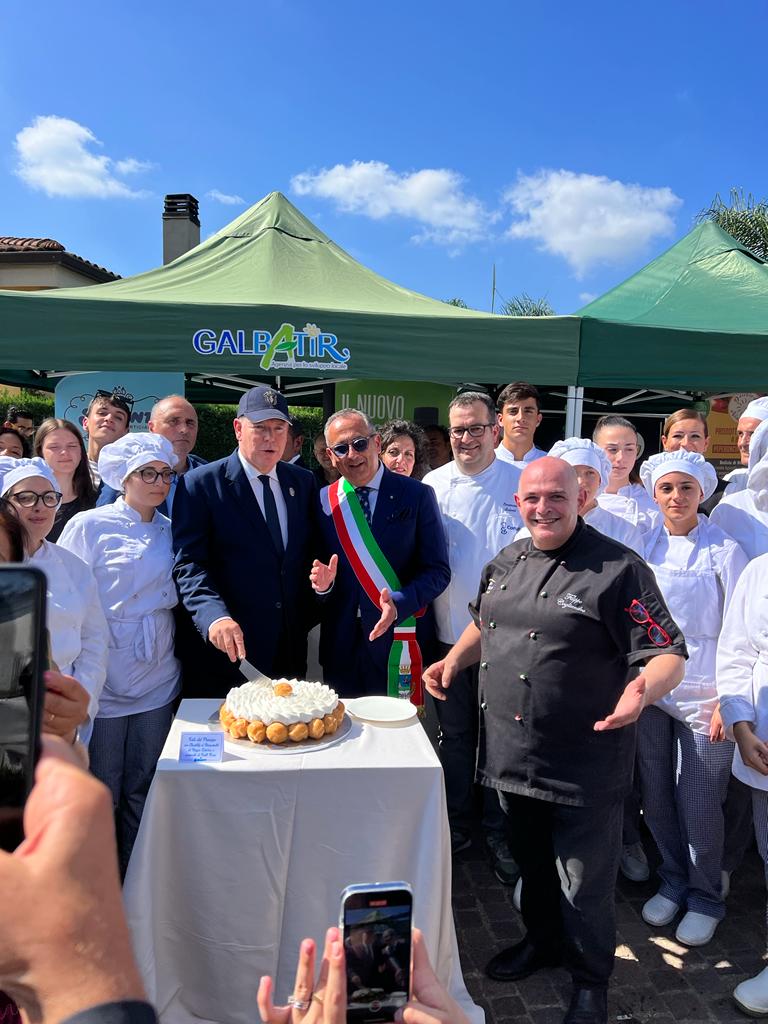 Visita Del Principe In Calabria, Alberto II Di Monaco All’ISS Istituto ...