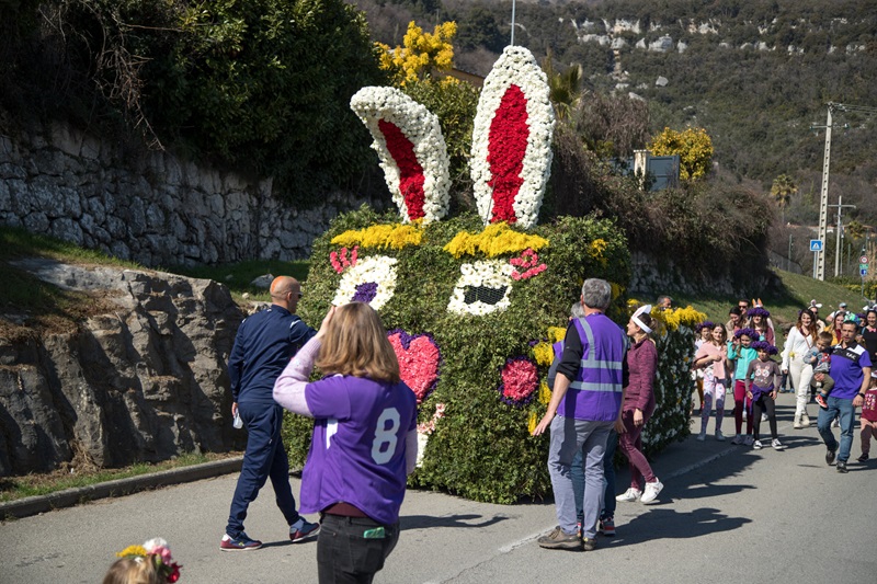 Gita fuori porta e fuori dal tempo a Tourrettes-sur-Loup per la Festa delle Violette