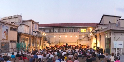 Il cortile esterno della salle frigo 16 del 109 a Nizza