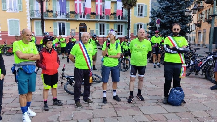 Il sindaco di Tenda Jean Pierre Vassallo accoglie i partecipanti