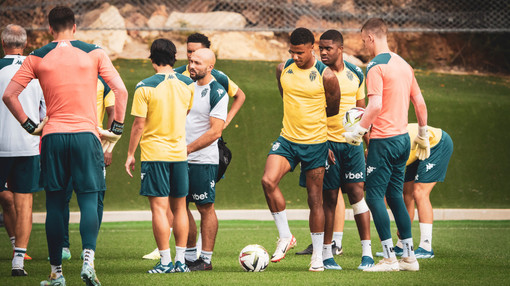 La squadra durante un allenamento sul campo di La Turbie (Foto AS Monaco)