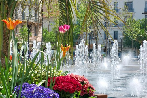 Antibes, Place De Gaulle (D. Vincendeau)