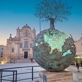 Una delle sculture di Andrea Roggi