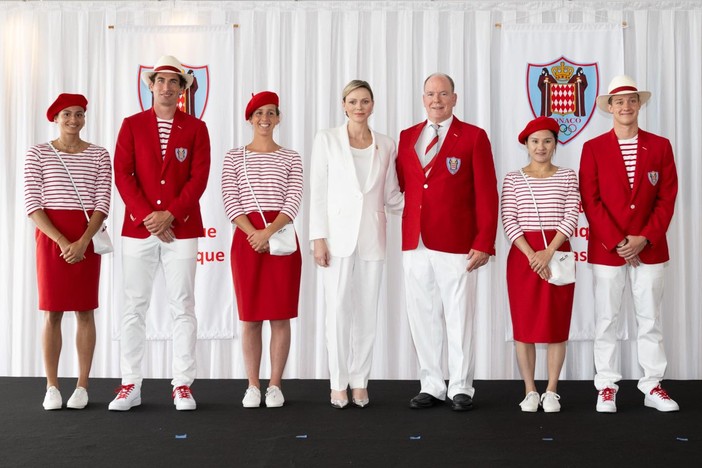 I cinque atleti monegaschi con la coppia principesca (Foto:  Éric Mathon / Palais princier)