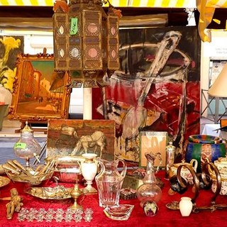 Brocante in Cours Saleya a Nizza, fotografia di Ghjuvan Pasquale