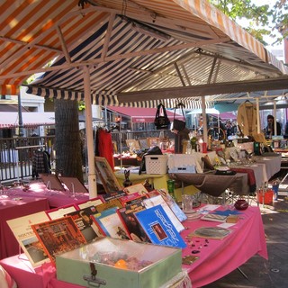 Brocante in Cours Saleya a Nizza