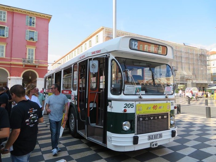 Bus storico in Place Masssena