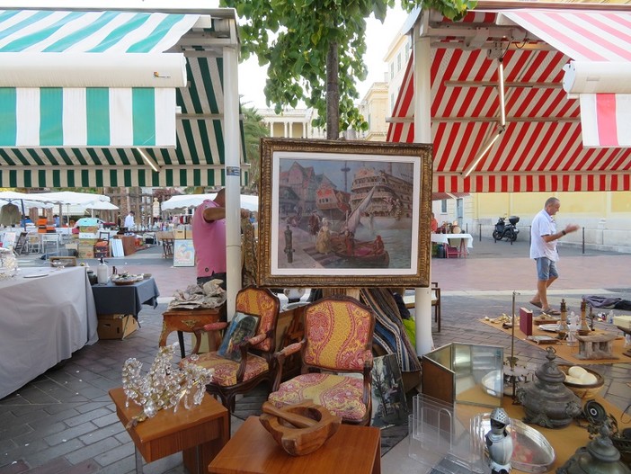 Tanti oggetti, tante curiosità: i marché à la brocante in Costa Azzurra