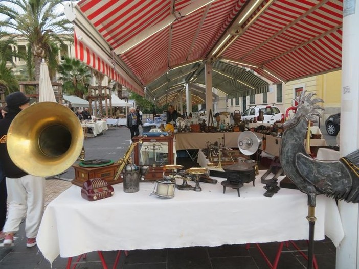 Tanti oggetti, tante curiosità: i marché à la brocante in Costa Azzurra