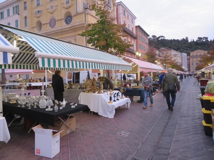 Tanti oggetti, tante curiosità: i marché à la brocante in Costa Azzurra