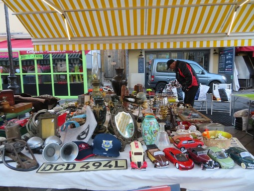 Tanti oggetti, tante curiosità: i marché à la brocante in Costa Azzurra