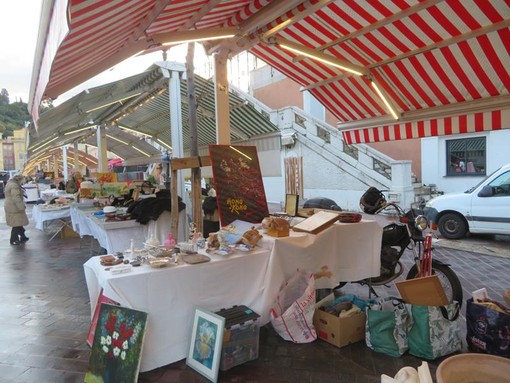 Tanti oggetti, tante curiosità: i marché à la brocante in Costa Azzurra