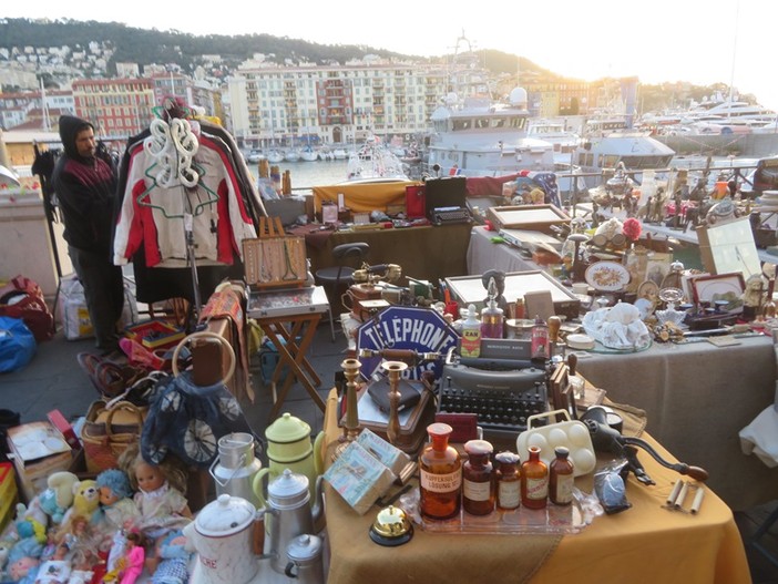 Tanti oggetti, tante curiosità: i marché à la brocante in Costa Azzurra