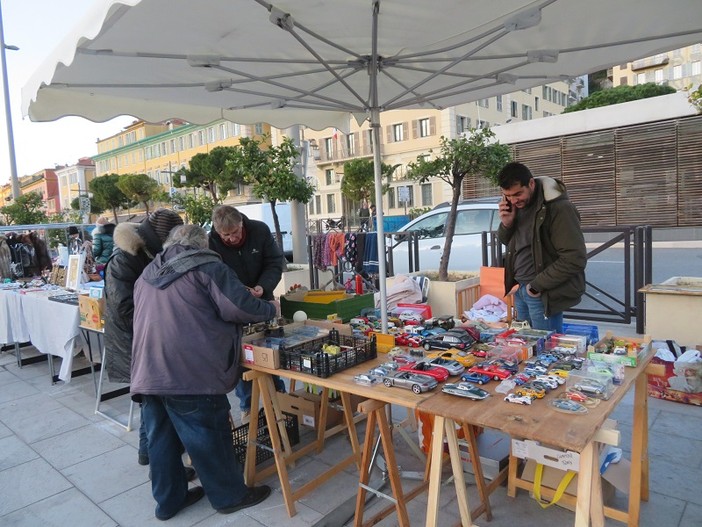 Tanti oggetti, tante curiosità: i marché à la brocante in Costa Azzurra