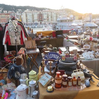 Tanti oggetti, tante curiosità: i marché à la brocante in Costa Azzurra