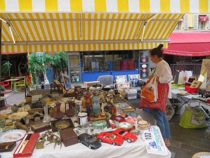 Tanti oggetti, tante curiosità: i marché à la brocante in Costa Azzurra