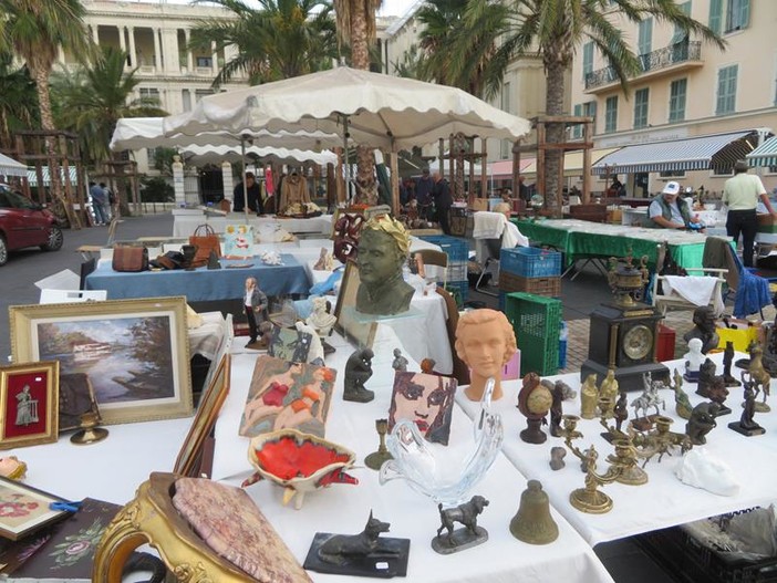 Tanti oggetti, tante curiosità: i marché à la brocante in Costa Azzurra