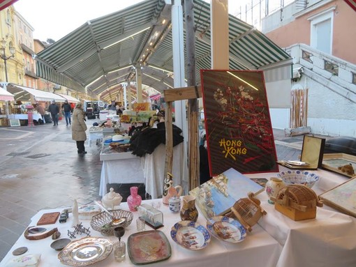 Tanti oggetti, tante curiosità: i marché à la brocante in Costa Azzurra