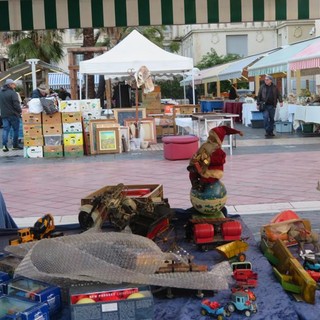 Tanti oggetti, tante curiosità: i marché à la brocante in Costa Azzurra