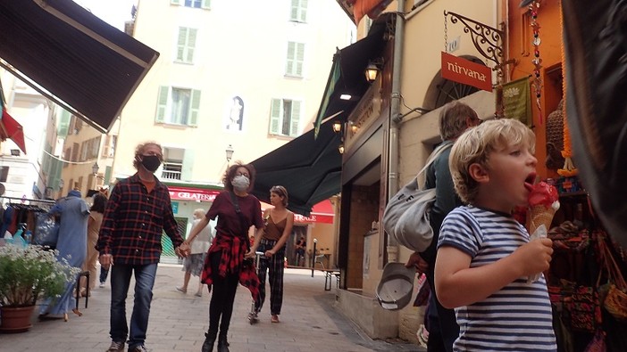 Bambino con gelato nel Vieux Nice, foto di Ghjuvan Pasquale