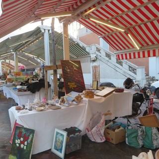 Tanti oggetti, tante curiosità: i marché à la brocante in Costa Azzurra