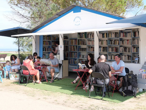 Fino a fine agosto Mentone propone l'iniziativa &quot;Biblioteca sulla spiaggia&quot;