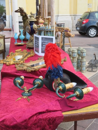 Tanti oggetti, tante curiosità: i marché à la brocante in Costa Azzurra