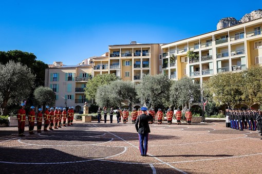 La cerimonia di consegna dei caschi (Foto: Frédéric Nebinger)