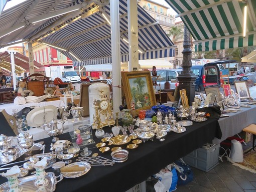 Tanti oggetti, tante curiosità: i marché à la brocante in Costa Azzurra