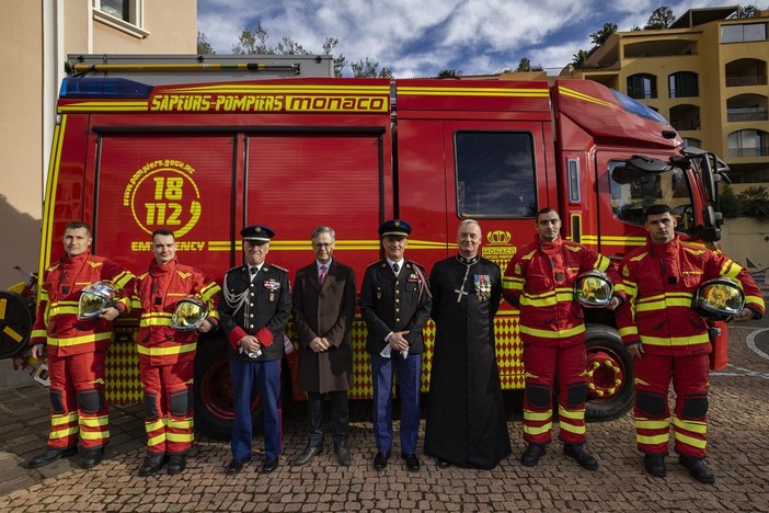 La cerimonia di consegna dei caschi