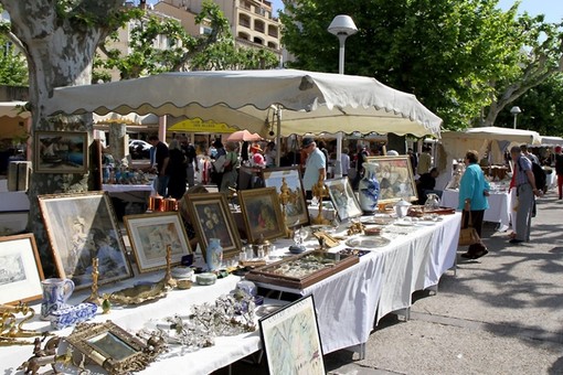 Tanti oggetti, tante curiosità: i marché à la brocante in Costa Azzurra