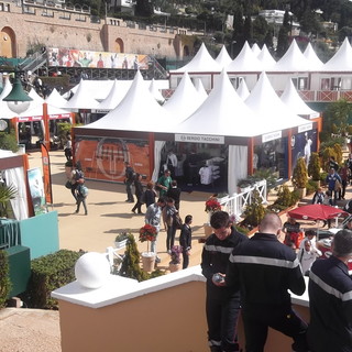 Sole battente sul Montecarlo Rolex Masters, un giretto (virtuale) fra gli stands