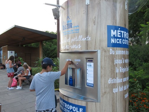 Promenade du Paillon, il distributore di acqua