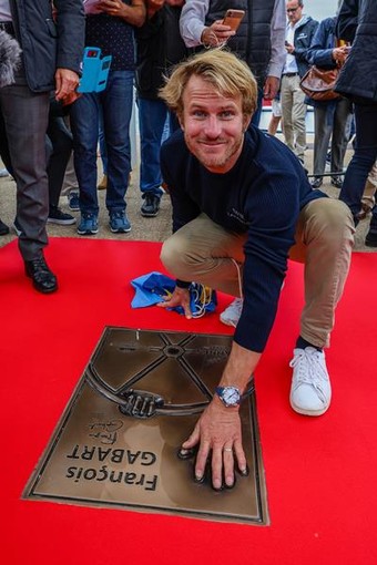 François Gabart imprime l'impronta della sua mano a Cannes - @ville de Cannes