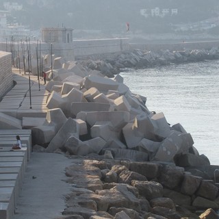 Diga del porto di Nizza