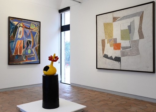 Bram Van Velde, Sans titre, Gouache sur papier, 1951 et Sans titre Gouache sur papier marouflé sur toile, 1963 / Joan Miro, Sa Majesté, Bronze peint, 1967-1968