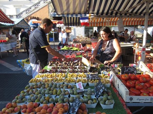 La frutta al mercato di Cours Saleya a Nizza