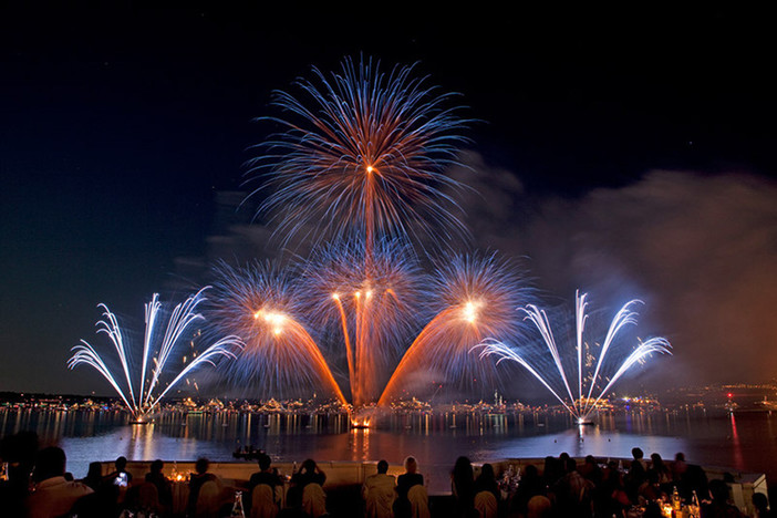 Domani sera spettacolo del gruppo canadese Hands Fireworks