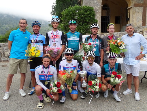 Bikers della FSGT Cycling di Mentone sul Col de la Madone