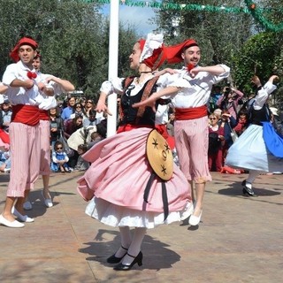 Domani, ai giardini di Cimiez, torna lou Festin des Mai