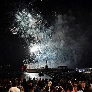 i fuochi d'artificio al porto e l'albero della vita del 9 giugno 2018  (Facebook)