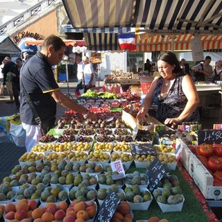 La frutta al mercato di Cours Saleya a Nizza