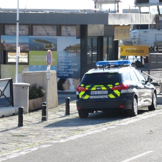 Spari nel quartiere del porto a Nizza, un uomo asserragliato in un alloggio nel quartiere Saint Roch