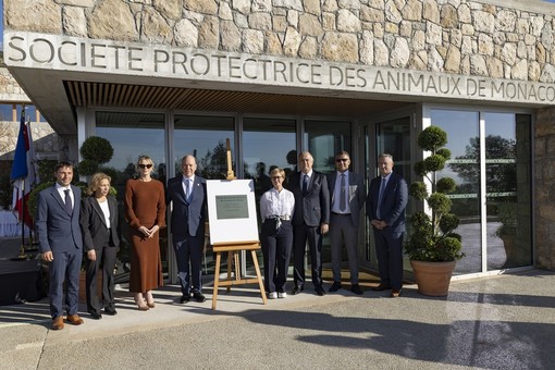 I Principi di Monaco con le autorità francesi all'inaugurazione di Peille