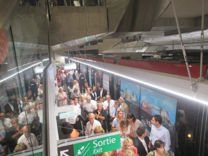 Nizza 28 giugno 2019, il tram giunge a Jean Médecin