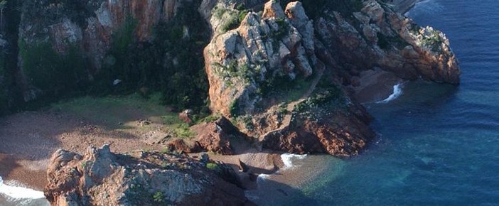 Grottes de Gardanne, Crique de l'Aiguille, a Théoule-sur-mer