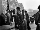 Le Baiser de l'Hotel de ville Paris 1950 Crédit Atelier Robert Doisneau