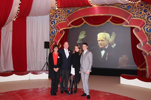 La famiglia principesca all' inaugurazione della mostra &quot;Le Prince au coeur du Cirque&quot; (Foto Frédéric Nebinger)