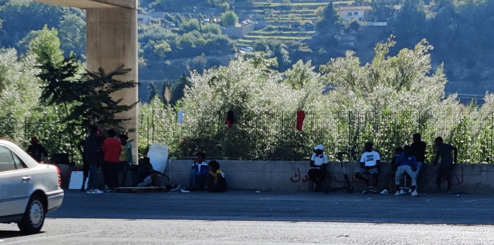 Migranti al confine e Lampedusa al collasso: a Mentone sorgerà un centro di accoglienza per 200 profughi