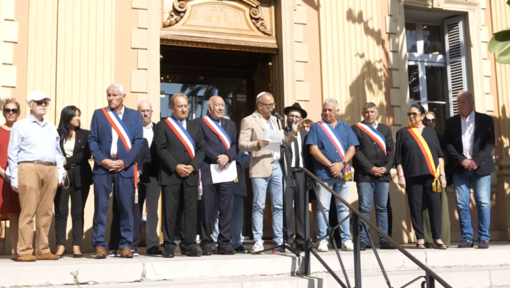 Le autorità alla commemorazione dell'attacco di Hamas (Foto Ville de Menton)